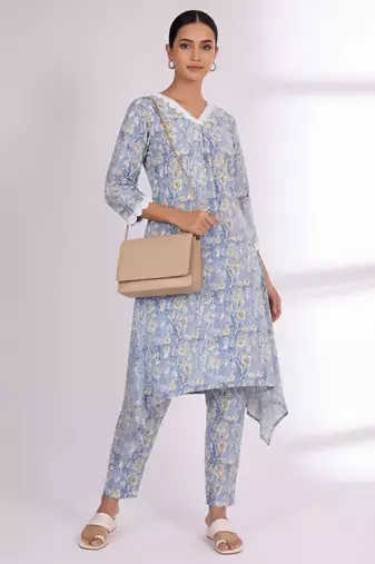 Women Floral Printed Regular Kurta with Trousers