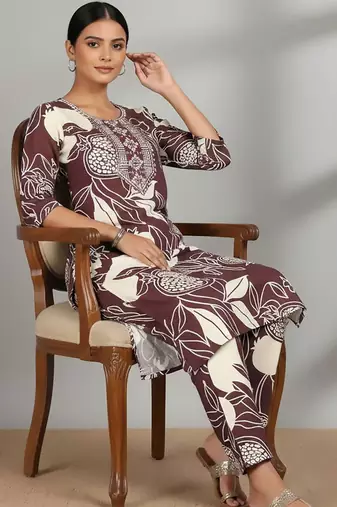 Women Floral Printed Regular Thread Work Kurta with Trousers