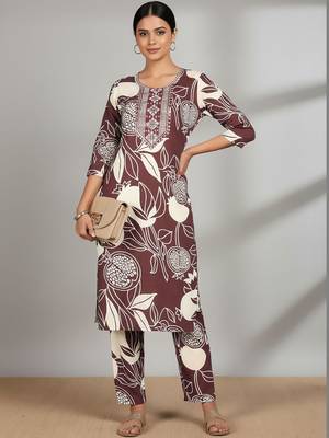 Women Floral Printed Regular Thread Work Kurta with Trousers 3