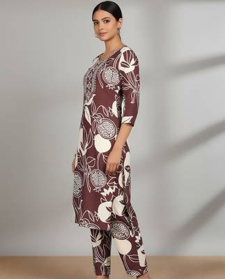 Women Floral Printed Regular Thread Work Kurta with Trousers 4