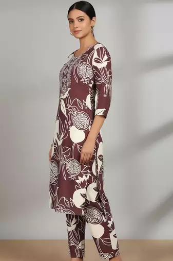 Women Floral Printed Regular Thread Work Kurta with Trousers