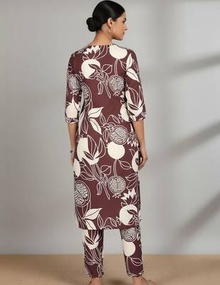 Women Floral Printed Regular Thread Work Kurta with Trousers 5
