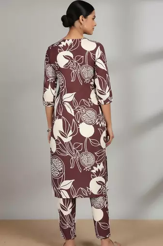 Women Floral Printed Regular Thread Work Kurta with Trousers