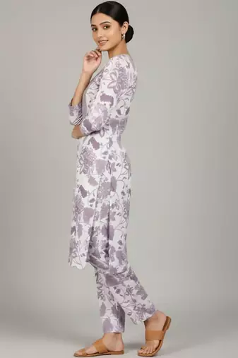 Women Floral Printed Regular Kurta with Trousers