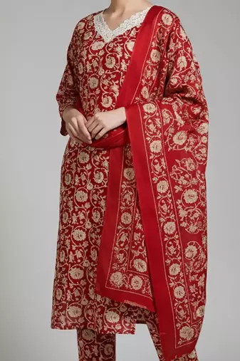 Women Floral Printed Regular Kurta with Trousers & With Dupatta