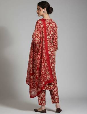 Women Floral Printed Regular Kurta with Trousers & With Dupatta 4