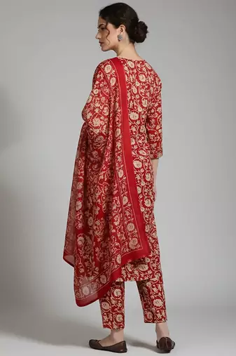 Women Floral Printed Regular Kurta with Trousers & With Dupatta