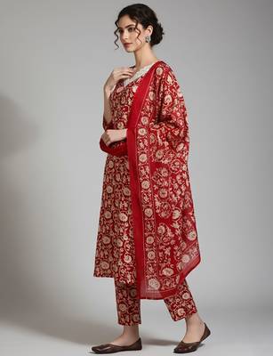 Women Floral Printed Regular Kurta with Trousers & With Dupatta 5
