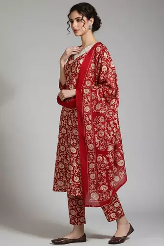 Women Floral Printed Regular Kurta with Trousers & With Dupatta