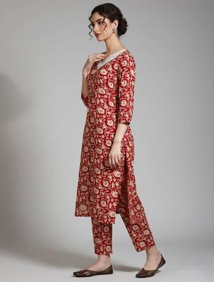 Women Floral Printed Regular Kurta with Trousers & With Dupatta 6