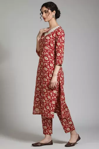 Women Floral Printed Regular Kurta with Trousers & With Dupatta
