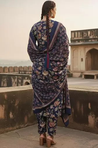 Women Floral Printed Regular Thread Work Kurta with Trousers & With Dupatta