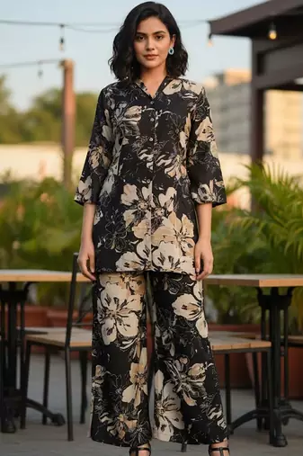 Women Floral Printed Regular Kurta with Trousers