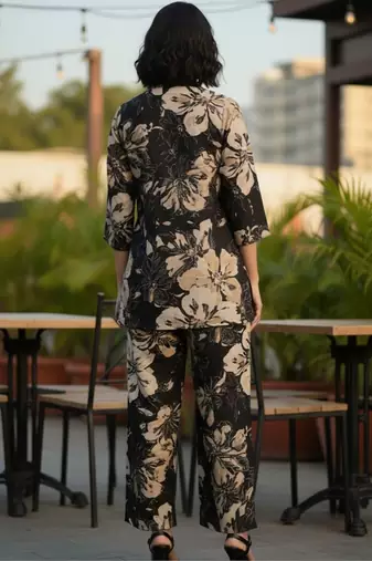 Women Floral Printed Regular Kurta with Trousers