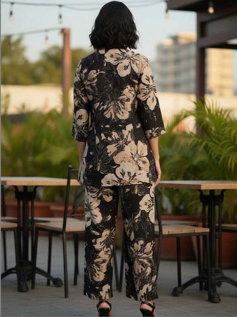 Women Floral Printed Regular Kurta with Trousers