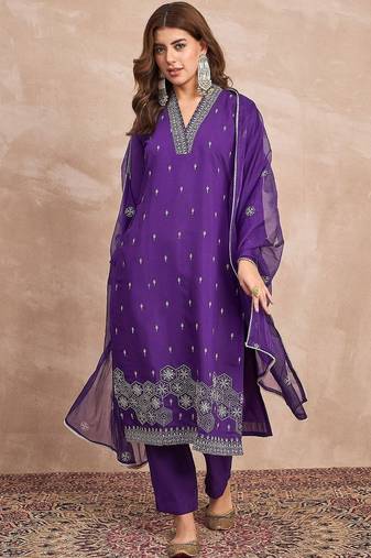 Floral Embroidered V-Neck Thread Work Straight Kurta With Trousers And Dupatta
