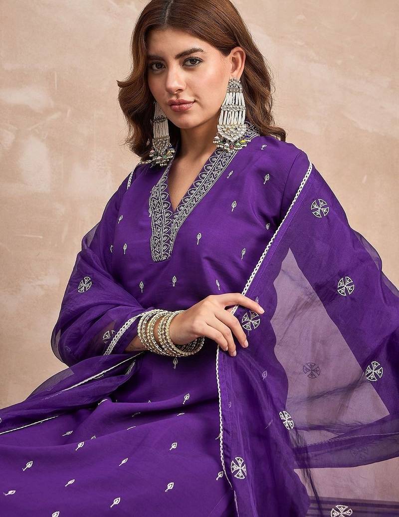 Floral Embroidered V-Neck Thread Work Straight Kurta With Trousers And Dupatta