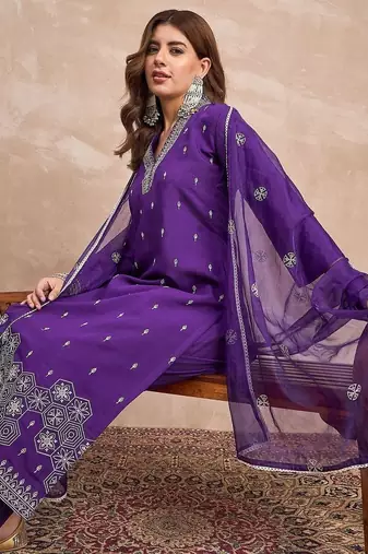 Floral Embroidered V-Neck Thread Work Straight Kurta With Trousers And Dupatta