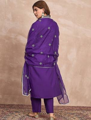 Floral Embroidered V-Neck Thread Work Straight Kurta With Trousers And Dupatta 4