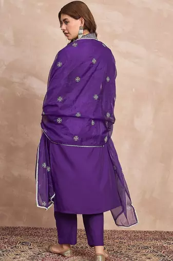 Floral Embroidered V-Neck Thread Work Straight Kurta With Trousers And Dupatta