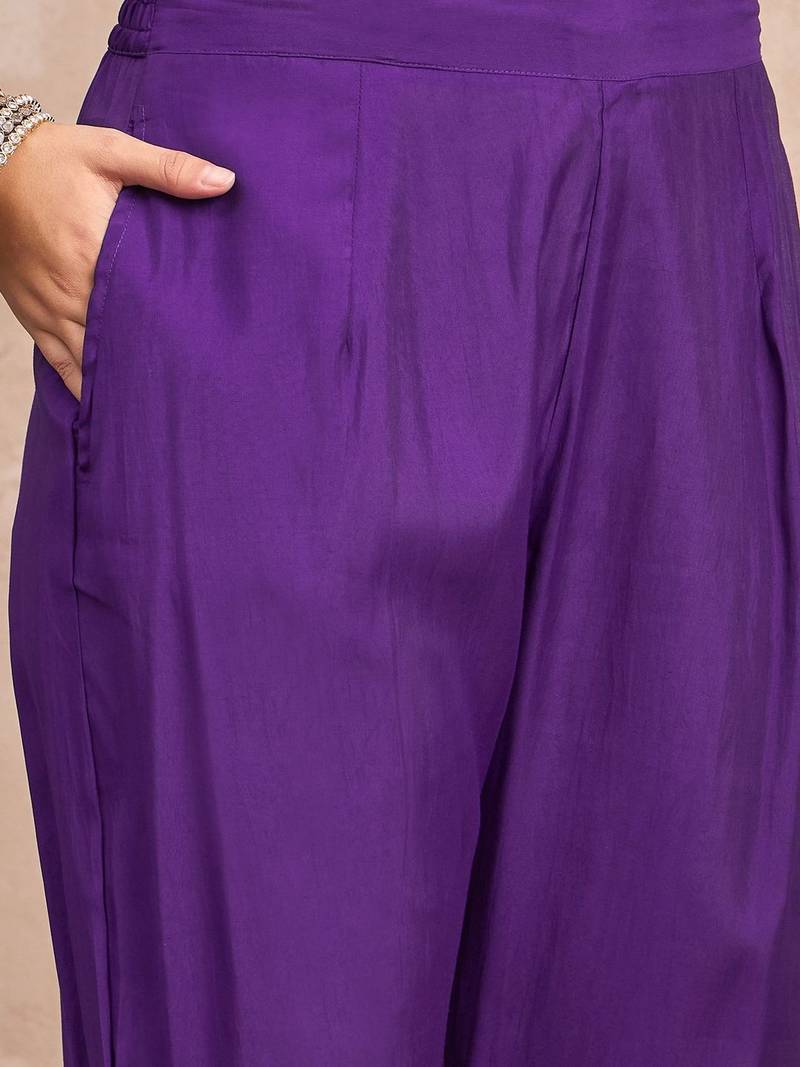 Floral Embroidered V-Neck Thread Work Straight Kurta With Trousers And Dupatta
