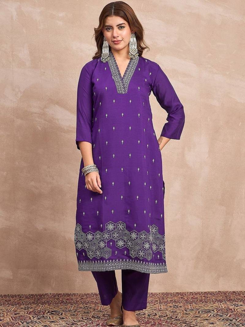 Floral Embroidered V-Neck Thread Work Straight Kurta With Trousers And Dupatta