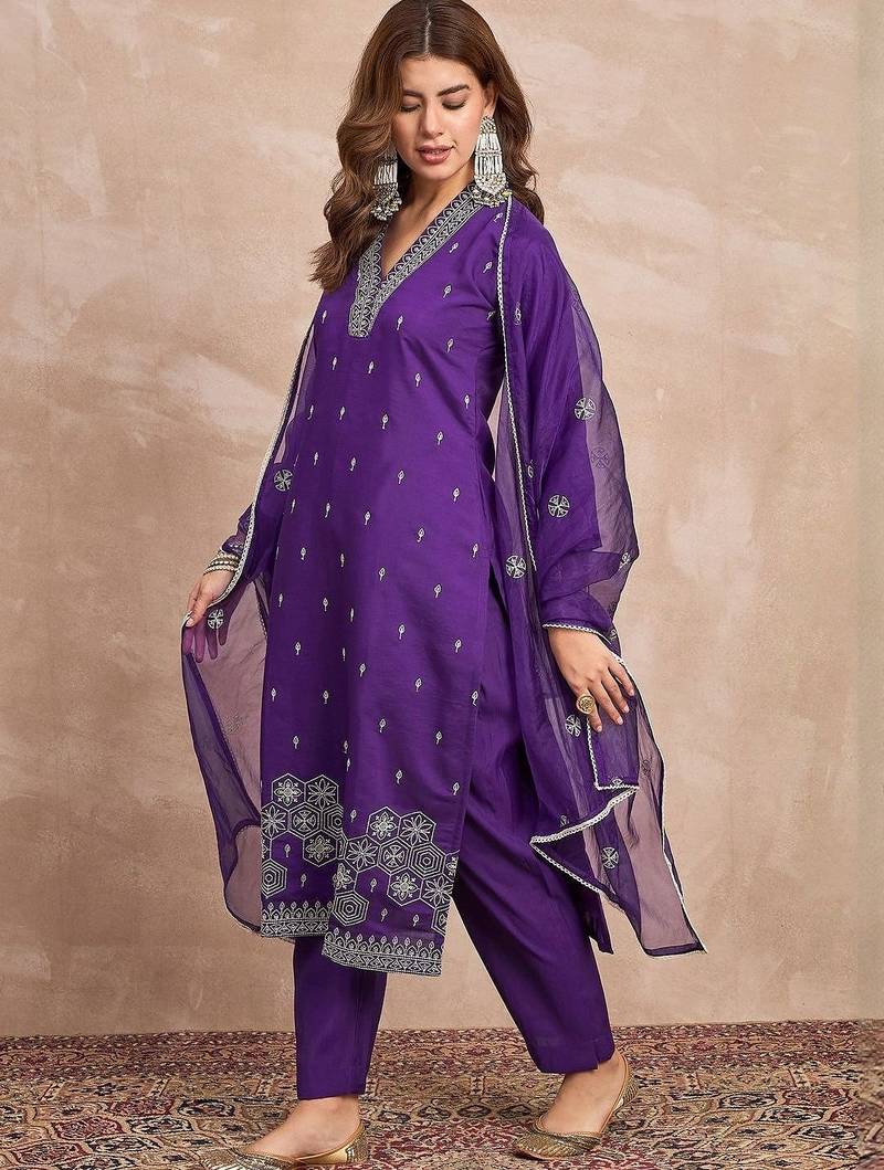 Floral Embroidered V-Neck Thread Work Straight Kurta With Trousers And Dupatta