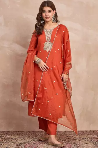 Women Ethnic Motifs Embroidered Regular Kurta & Trousers With Dupatta