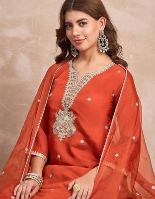 Women Ethnic Motifs Embroidered Regular Kurta & Trousers With Dupatta 2