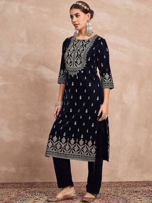 Ethnic Motifs Embroidered Zari Velvet Straight Kurta With Trousers 5