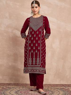 Women Ethnic Motifs Embroidered Kurta with Trousers 1