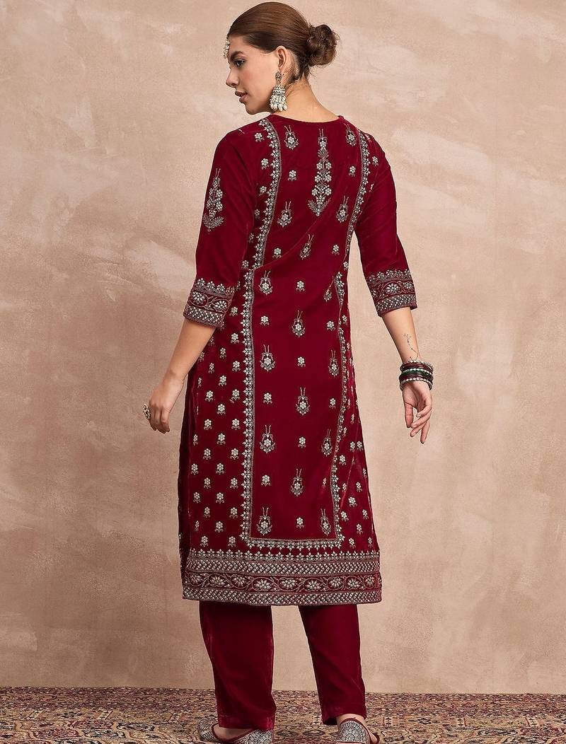 Women Ethnic Motifs Embroidered Kurta with Trousers