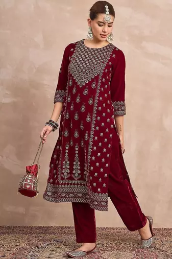 Women Ethnic Motifs Embroidered Kurta with Trousers