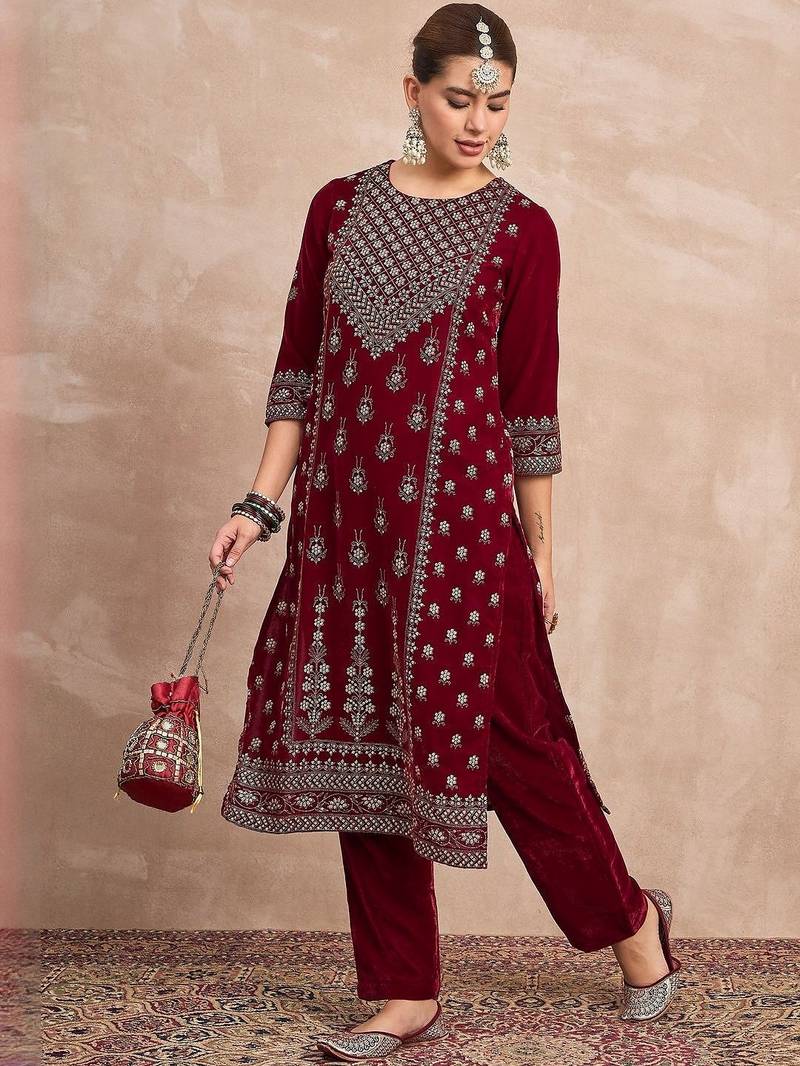 Women Ethnic Motifs Embroidered Kurta with Trousers