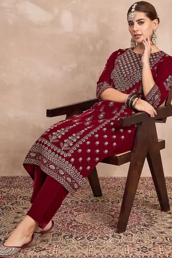 Women Ethnic Motifs Embroidered Kurta with Trousers