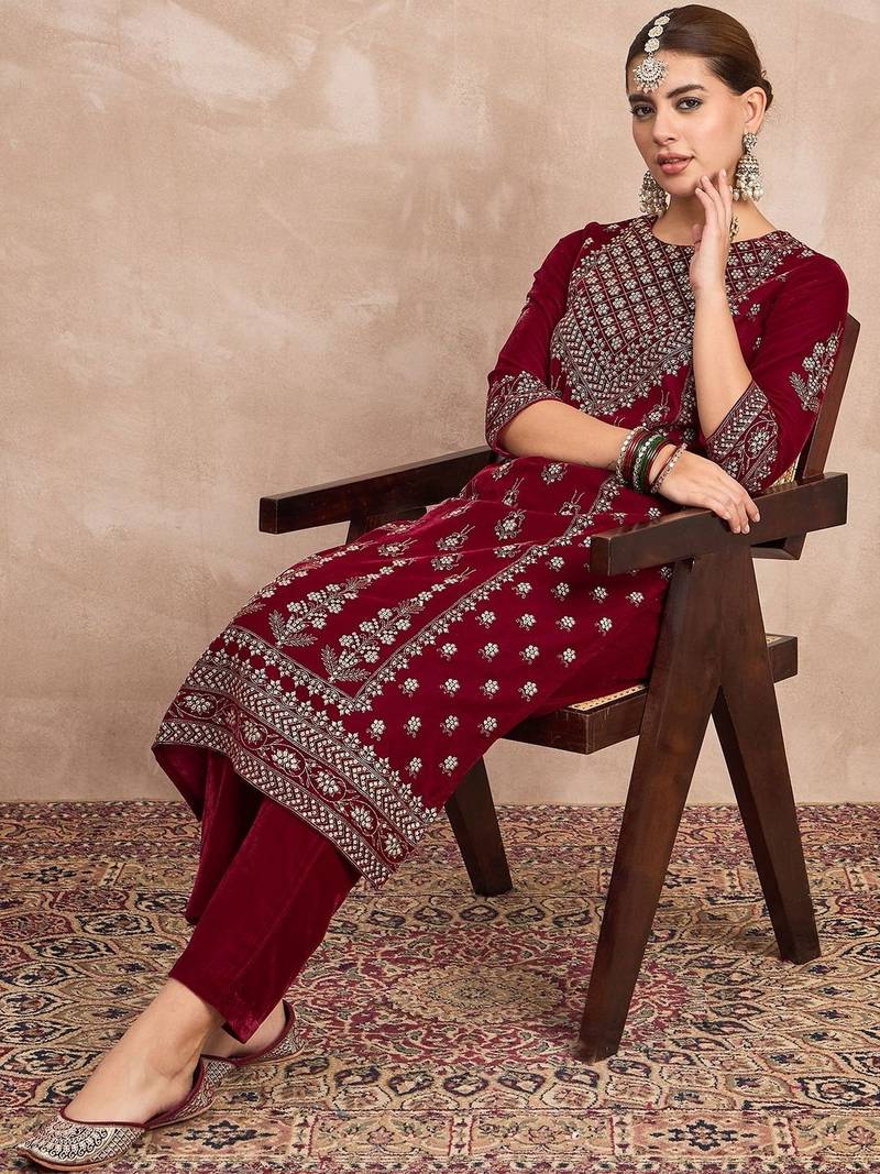Women Ethnic Motifs Embroidered Kurta with Trousers