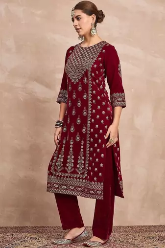 Women Ethnic Motifs Embroidered Kurta with Trousers