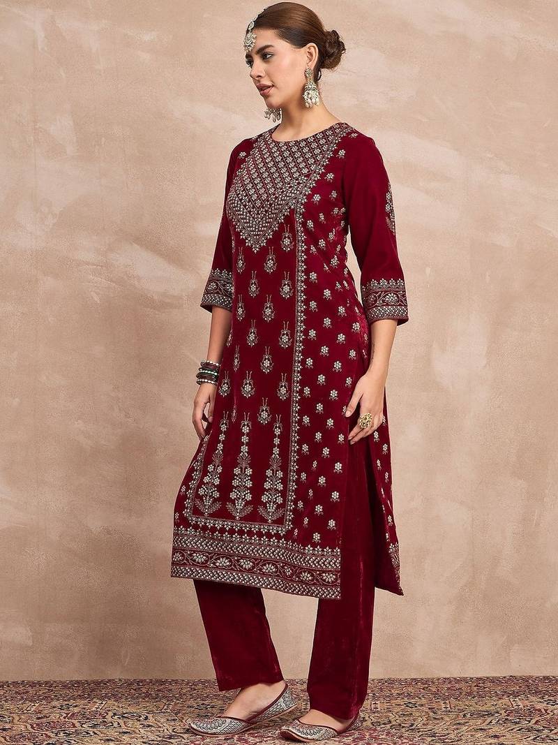 Women Ethnic Motifs Embroidered Kurta with Trousers