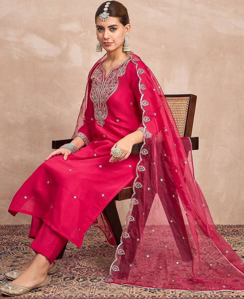 Paisley Embroidered Notch Neck Thread Work Straight Kurta With Trousers & Dupatta