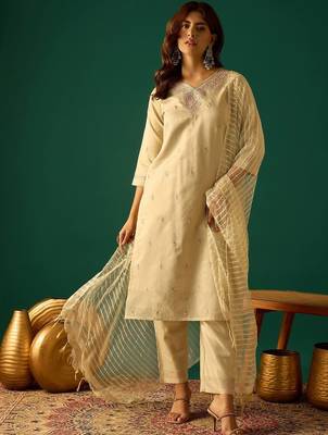 Women Embroidered Regular Thread Work Kurta with Trousers & Dupatta 1