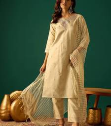 Women Embroidered Regular Thread Work Kurta with Trousers & Dupatta