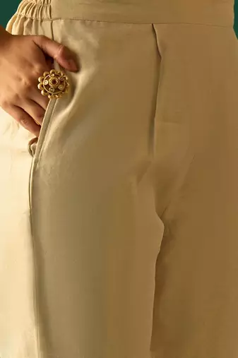 Women Embroidered Regular Thread Work Kurta with Trousers & Dupatta