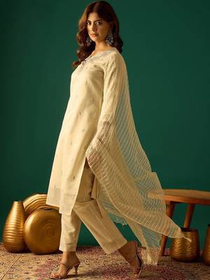 Women Embroidered Regular Thread Work Kurta with Trousers & Dupatta 4