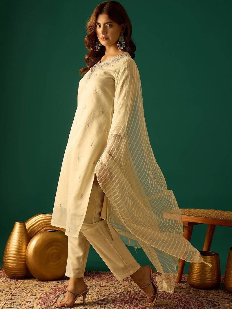 Women Embroidered Regular Thread Work Kurta with Trousers & Dupatta