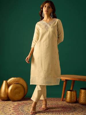 Women Embroidered Regular Thread Work Kurta with Trousers & Dupatta 6
