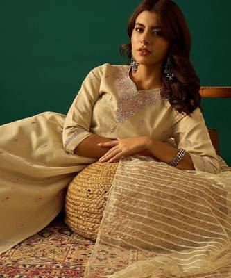 Women Embroidered Regular Thread Work Kurta with Trousers & Dupatta 7