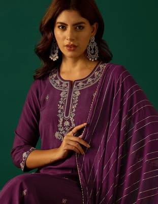 Women Ethnic Motifs Embroidered Kurta With Trousers & Dupatta Kurta Sets 2