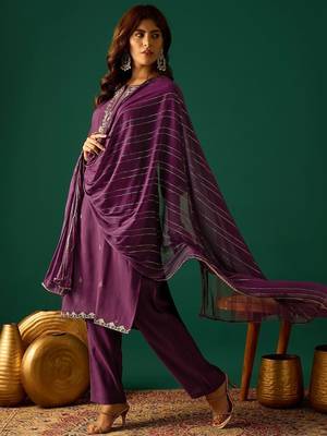 Women Ethnic Motifs Embroidered Kurta With Trousers & Dupatta Kurta Sets 4