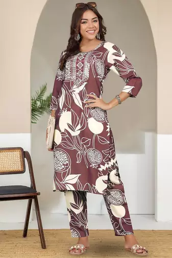 Women Floral Printed Kurta with Trousers
