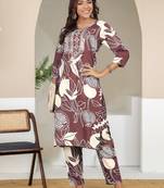 Women Floral Printed Kurta with Trousers
